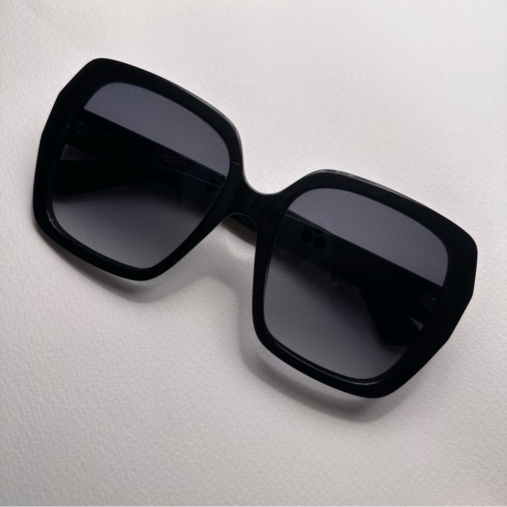 GUCCI black sunglasses